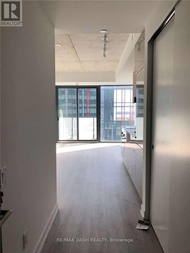 Building Photo - 161-4161 Roehampton Ave