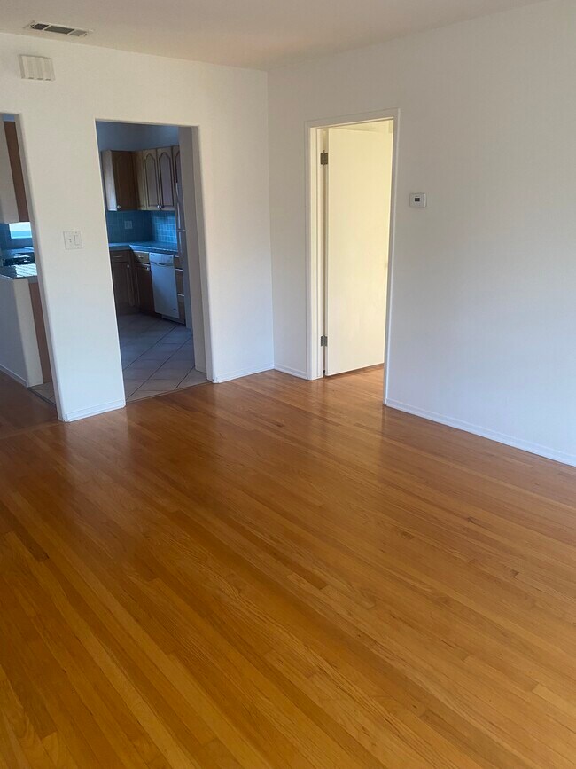 Foto del edificio - 4400 Overland Ave