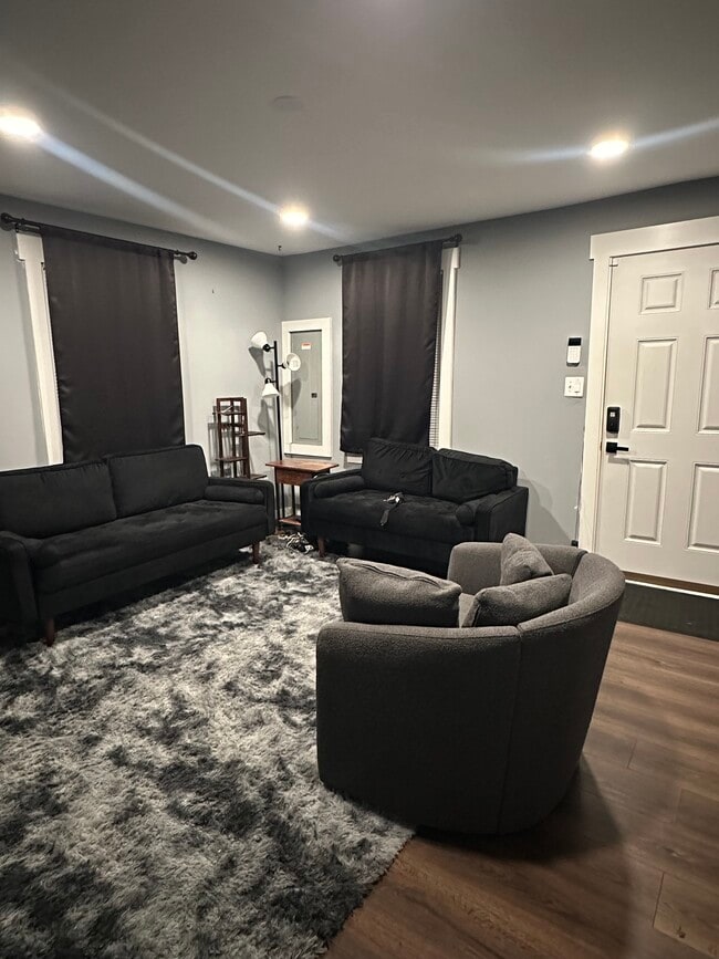 Building Photo - 5119 E St SE