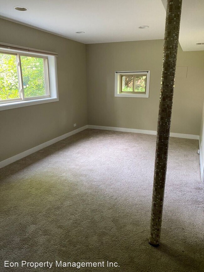 Building Photo - 3 br, 2 bath House - 747 LeClaire Ave