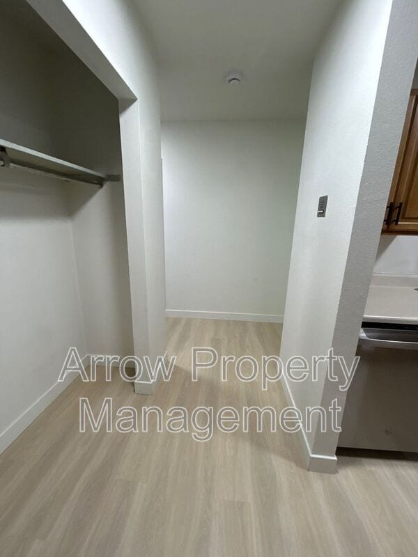 Building Photo - 215 E Arbor Ave