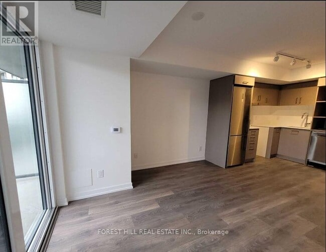 Building Photo - 219 Dundas St E