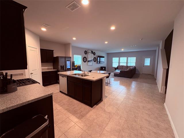 Foto del edificio - 16721 Porterfield Ln