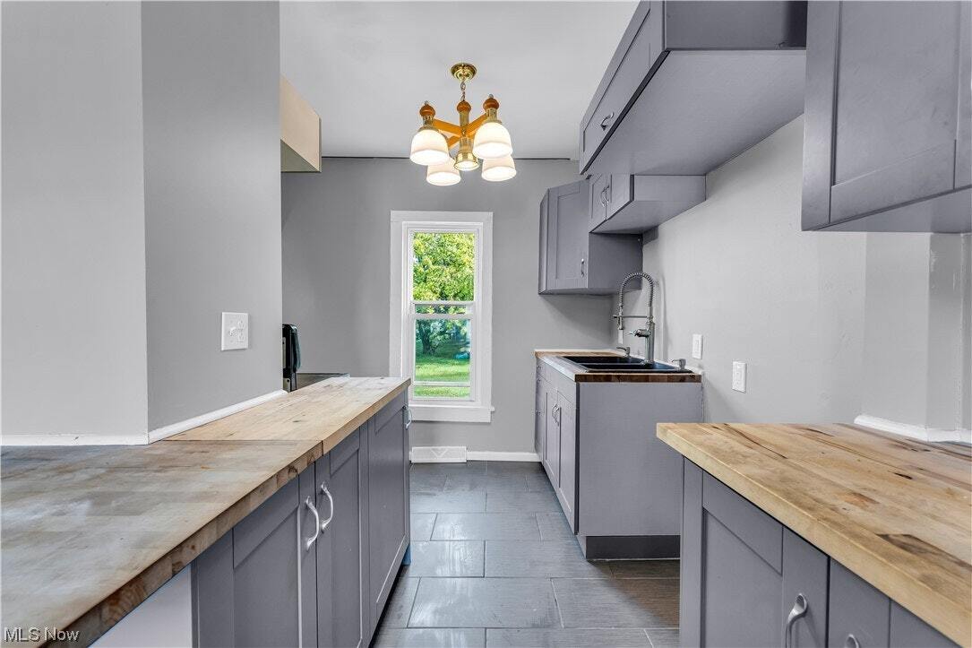 Foto principal - 223 W 15th St
