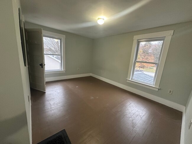 Building Photo - 179 Maple Ave