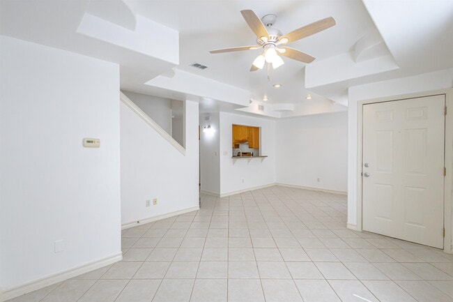Building Photo - 1000 Ranchway Dr