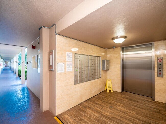 Foto del edificio - 300 SW 130th Terrace