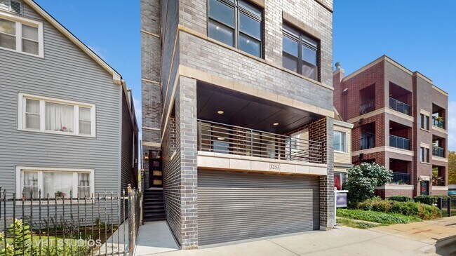 Building Photo - 3253 N Elston Ave