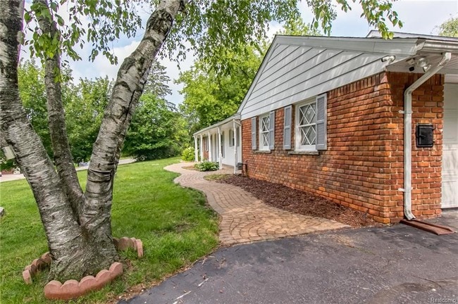 Building Photo - 2415 E Hammond Lake Dr