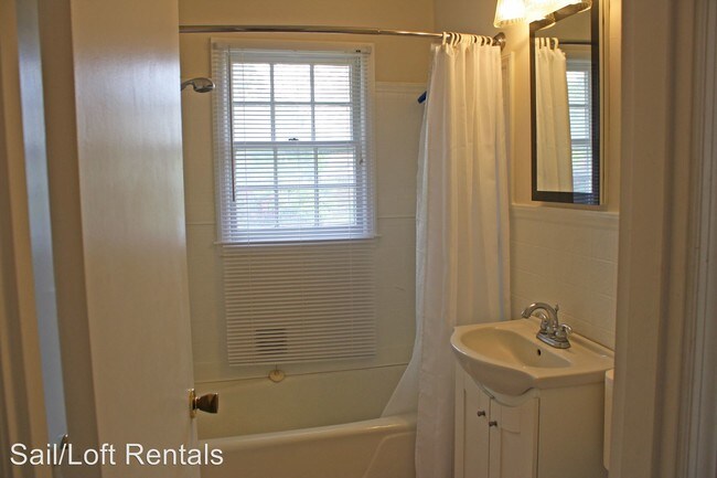 Building Photo - 2 br, 1 bath House - 202 King Street