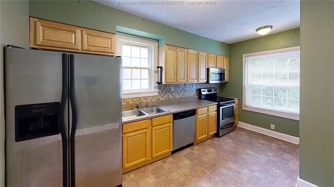 Building Photo - 224 Green Oak Dr