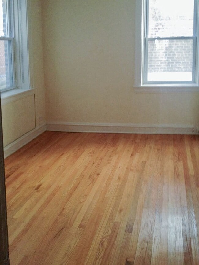 Foto del edificio - 2206 W Foster Ave