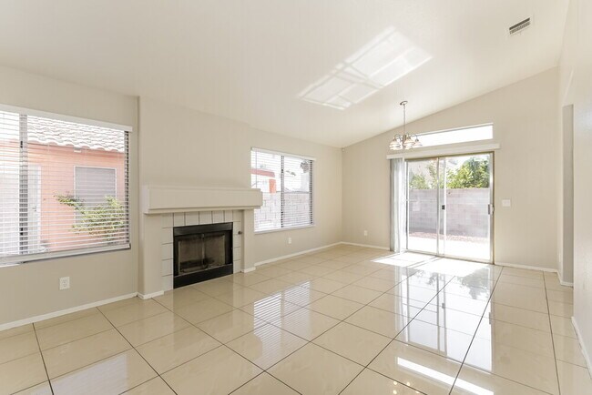Foto del edificio - 5901 Commodore Cove Dr