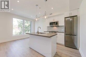 Building Photo - 1555-1555 Bloor St W
