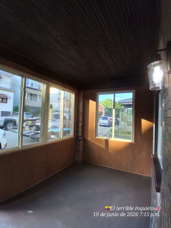 Foto del edificio - 115 W 8th Ave