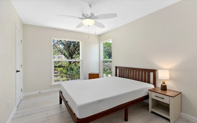 Foto del edificio - 739 Lakebreeze Dr