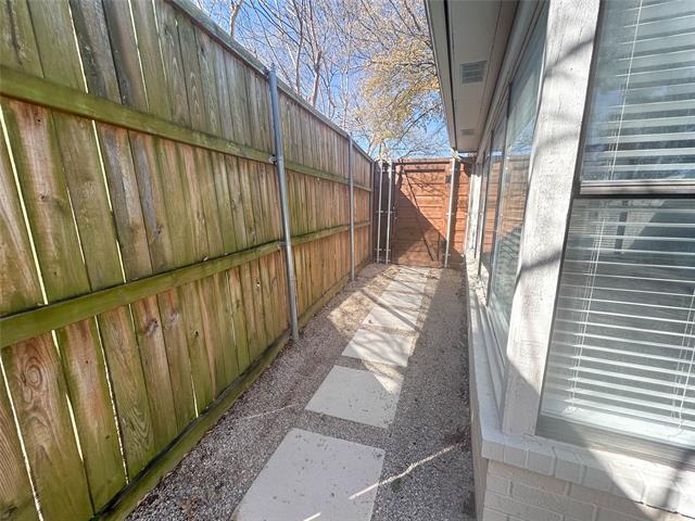 Foto del edificio - 3016 Oakridge Dr