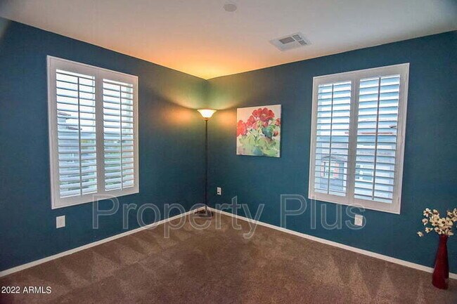 Building Photo - 2362 E Huntington Dr