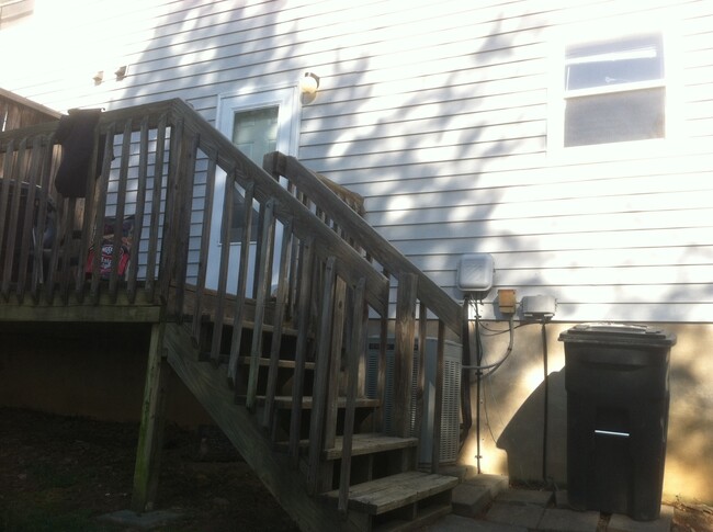 back with deck - 217 Janie Ln