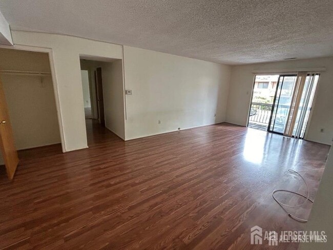 Foto del edificio - 517 Edison Glen Terrace