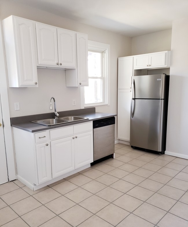 Building Photo - 51 Sterling St