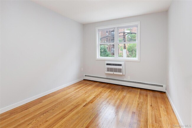 Foto del edificio - 3524 Cambridge Ave