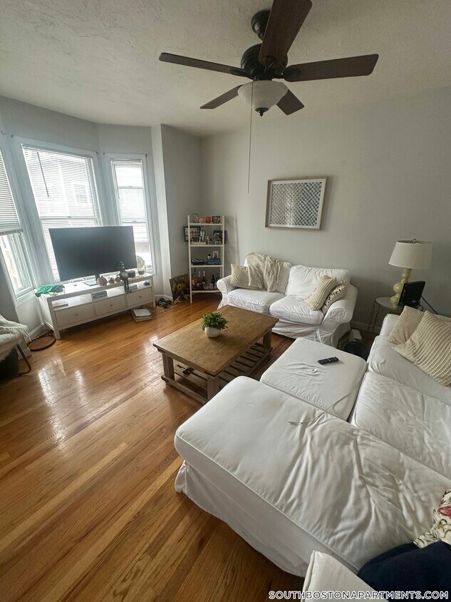 Foto principal - 673 E 5th St