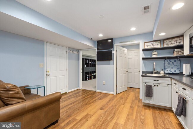 Building Photo - 110 MILL Ln