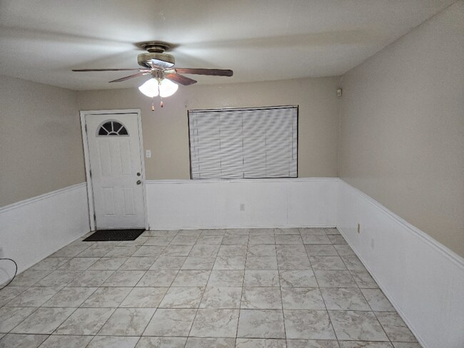 Foto del edificio - 428 Holy Cross Pl