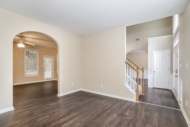 Foto del edificio - 5111 Staplehurst Ln