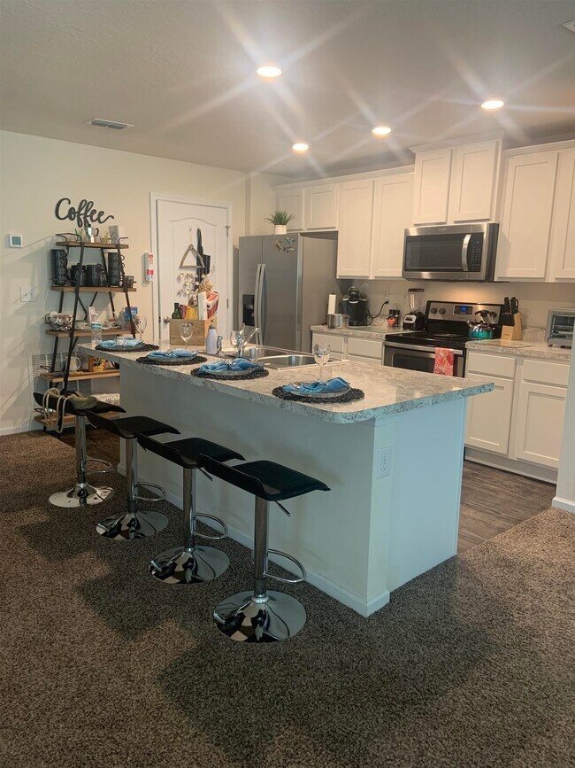 Building Photo - 32 Del Mar Cir