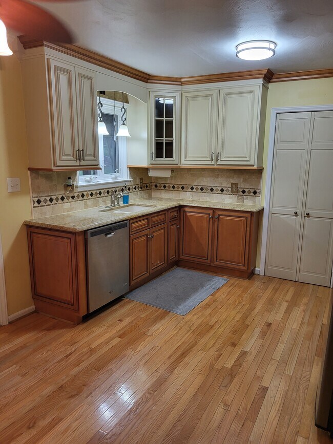 Foto del edificio - 518 Hillview Dr