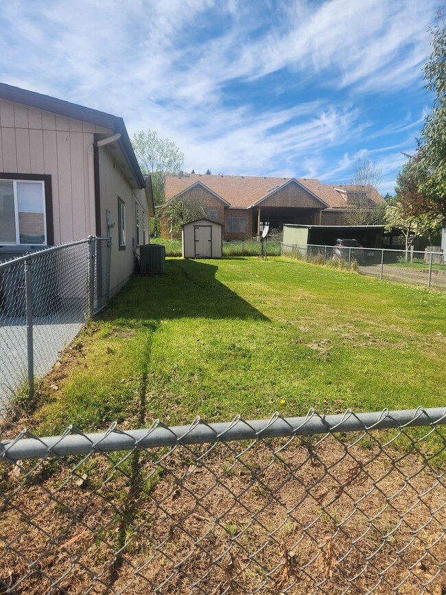 Foto del edificio - ? Newly Remodeled 3 Bedroom, 2 Bath Home in Monroe, Oregon ?