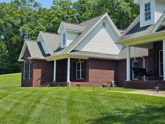 Foto del edificio - 8638 Reedy Creek Rd