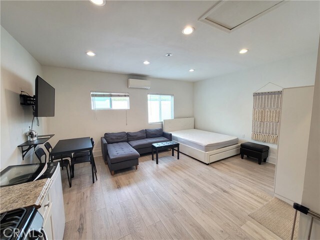 Foto del edificio - 17559 Lemay St