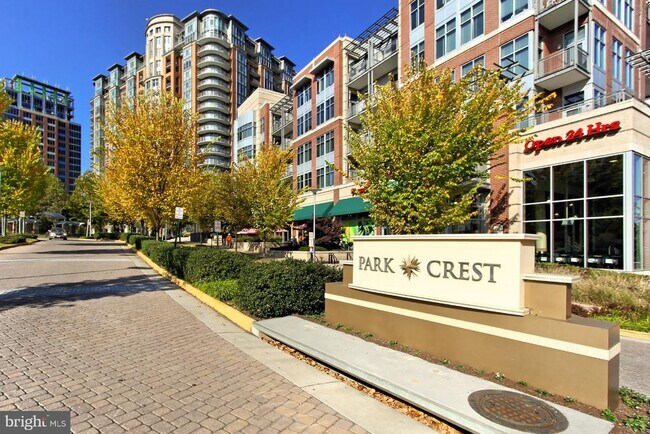 Foto del edificio - 8220 Crestwood Heights Dr