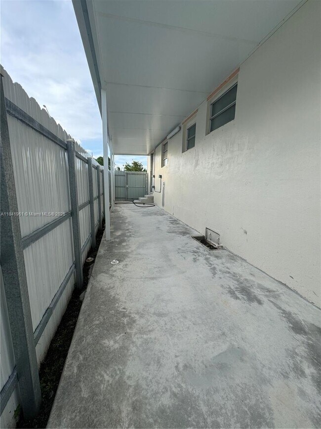 Foto del edificio - 854 E 32nd St