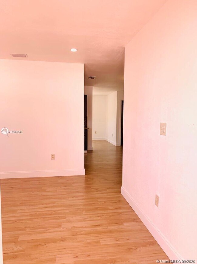 Foto del edificio - 2728 SW 5th St