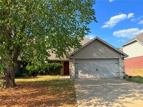 Building Photo - 3006 SW Windrift Ave