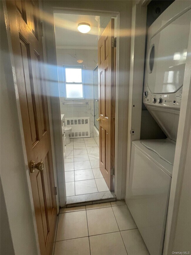 Building Photo - 166-19 25th Ave