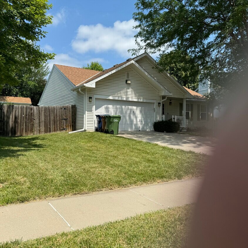 Ranch with large rooms and accessible features - 2928 Blackhawk Dr