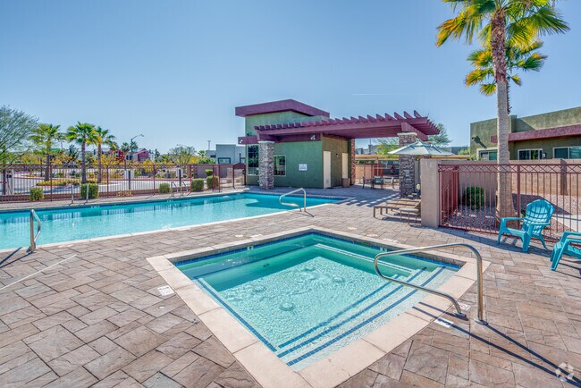 Spa y piscina caliente - Keller Town Square