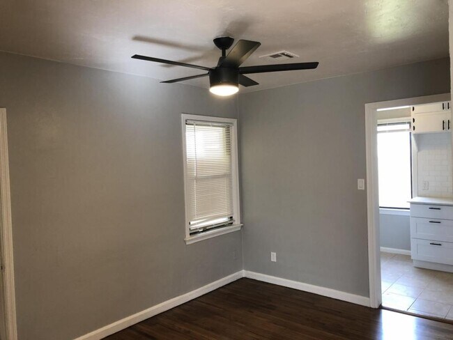 Foto del edificio - 4700 N Hamilton Dr