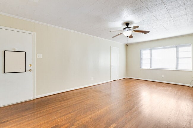 Building Photo - 406 Silkwood St