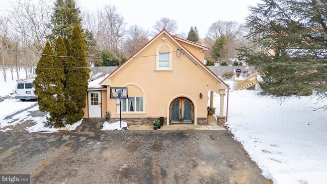 Building Photo - 341 Gordon Rd