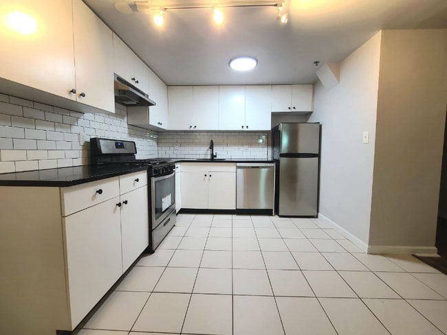 Building Photo - 22 W 25th St