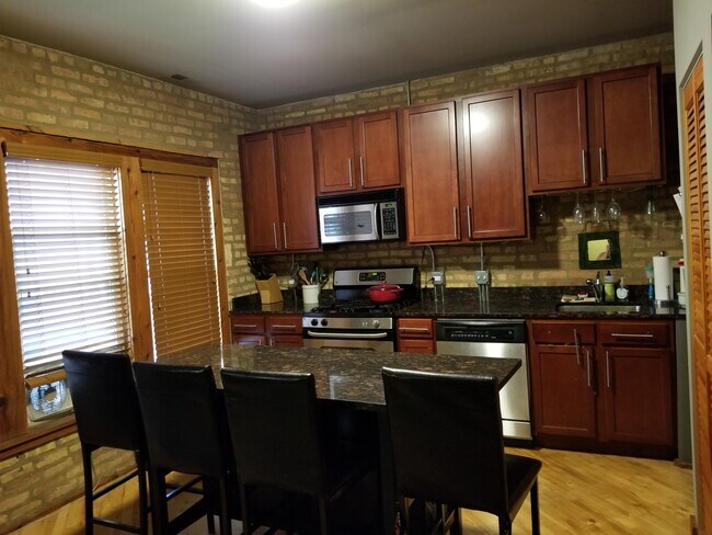 Foto del edificio - 1618 W Columbia Ave