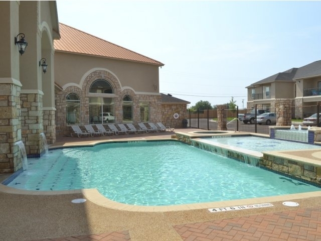 Piscina - Legacy Landing Apartments