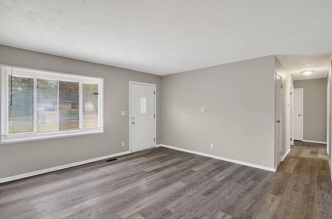 Building Photo - 3641 N Richardt Ave