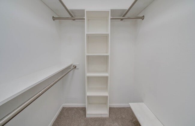 Foto del edificio - 2814 S Bartell Dr